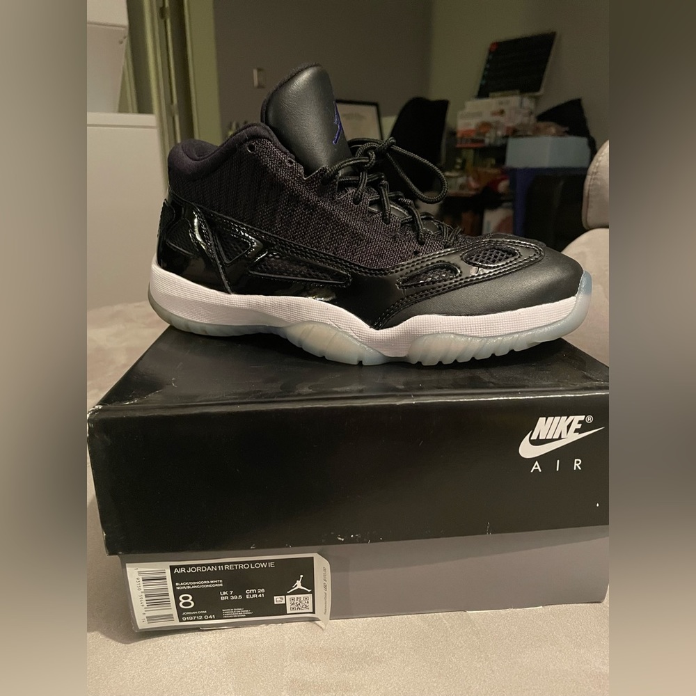Men’s Black low top jordan 11s. Space jam colorway